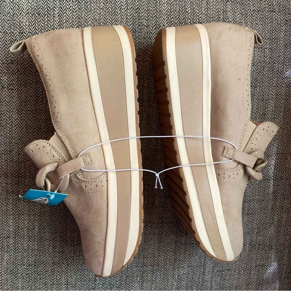 Size 11 Fits like 10-10.5 Mad Love Beige Chain Detail Wedge Loafers